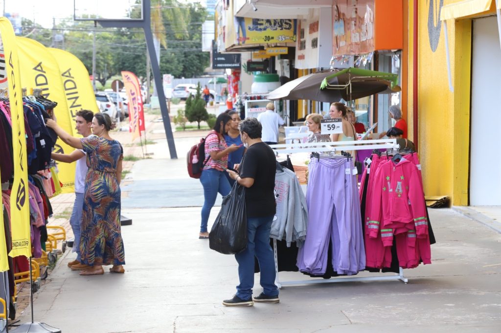 Veja o que abre e fecha no feriado de Proclamação da República