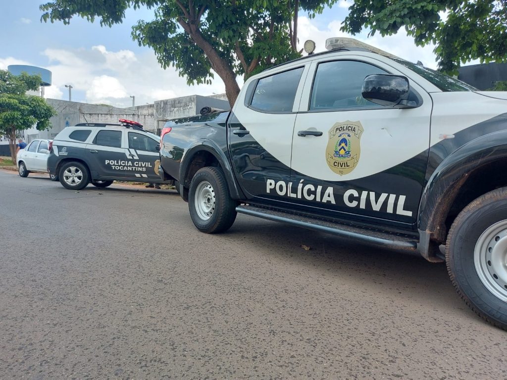 Mulher é encontrada morta em calçada com marcas de tiro