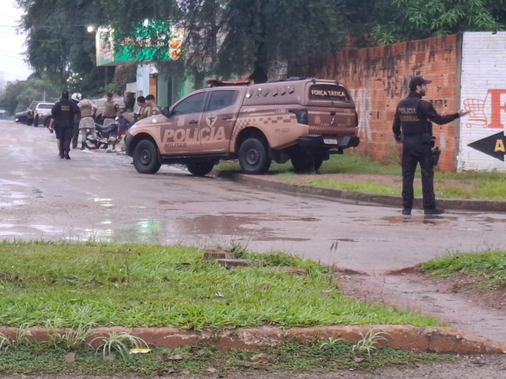 Suspeitos de homicídio e tráfico de drogas são alvos de 17 mandados em operação contra o crime organizado