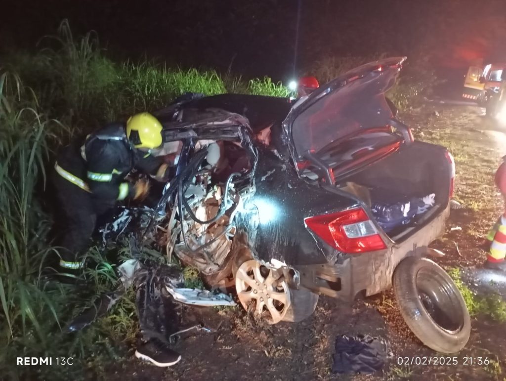 Estudante de medicina morre após acidente entre carro e caminhão BR-153