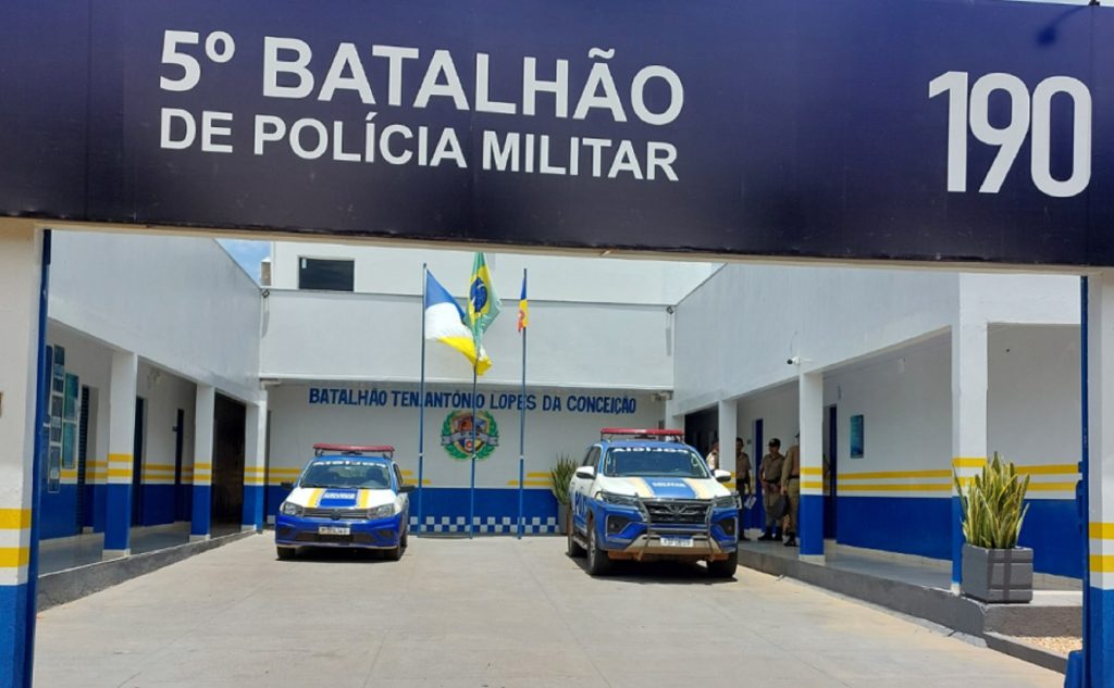 Homem é morto a facadas no meio de rua na tarde de Natal
