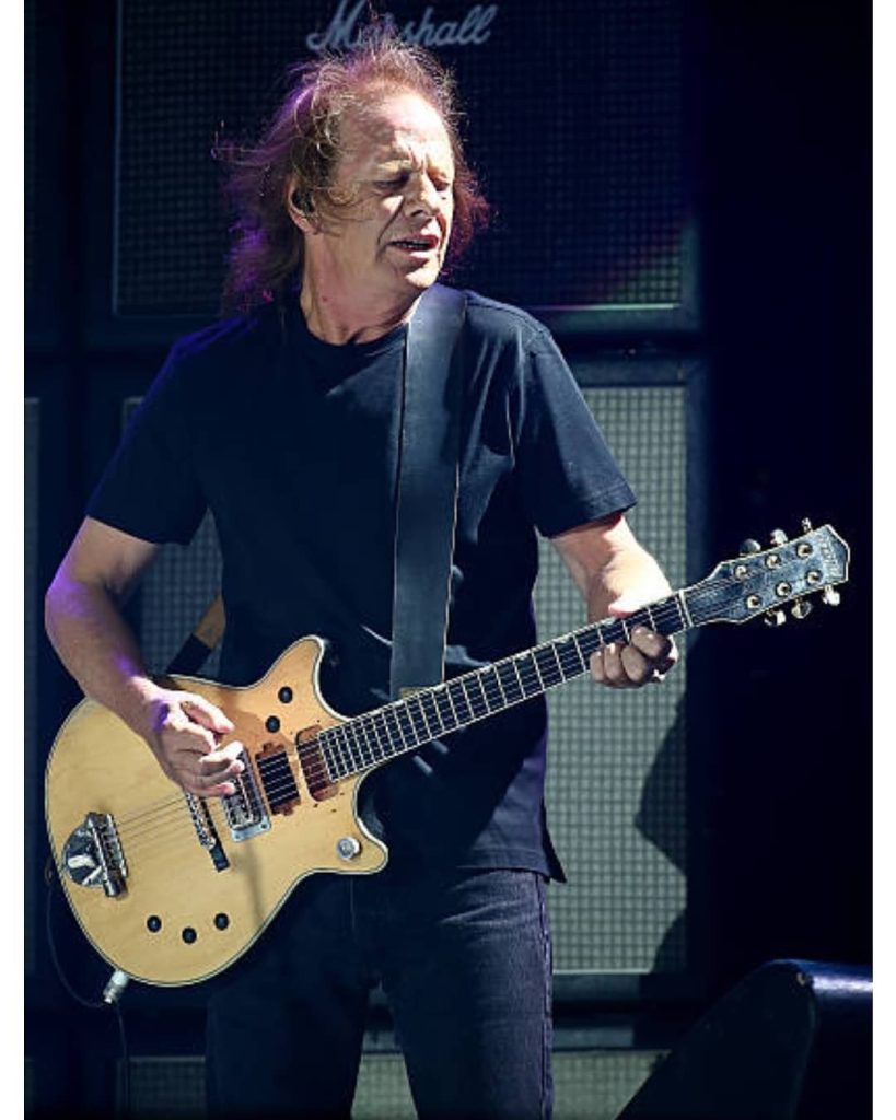 Guitarrista do AC/DC é hospitalizado na Argentina