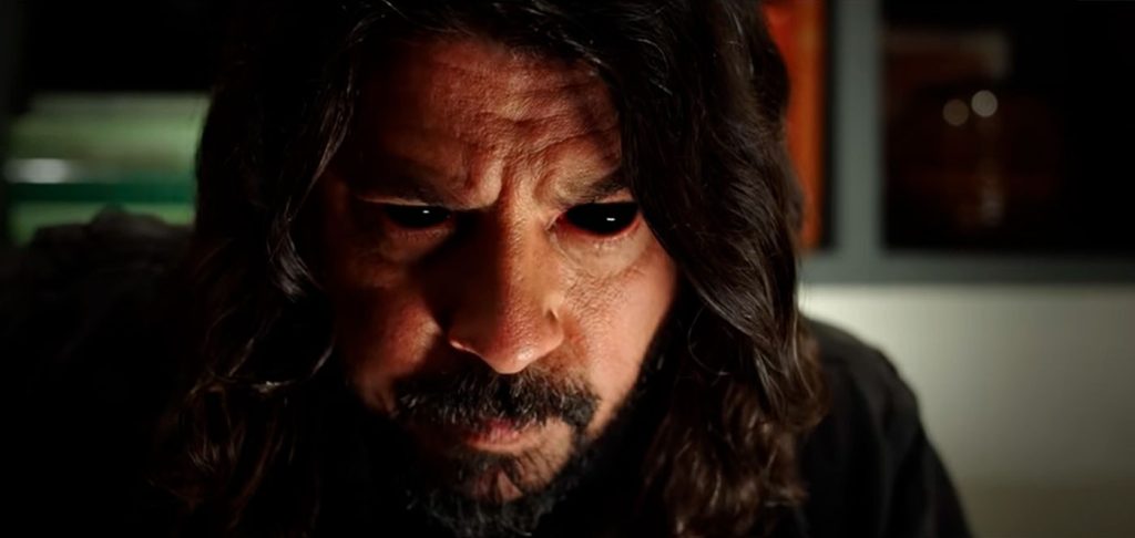 Dave Grohl revela ter feito 430 sessões de terapia para lidar com traição e ‘vício em conquistas’