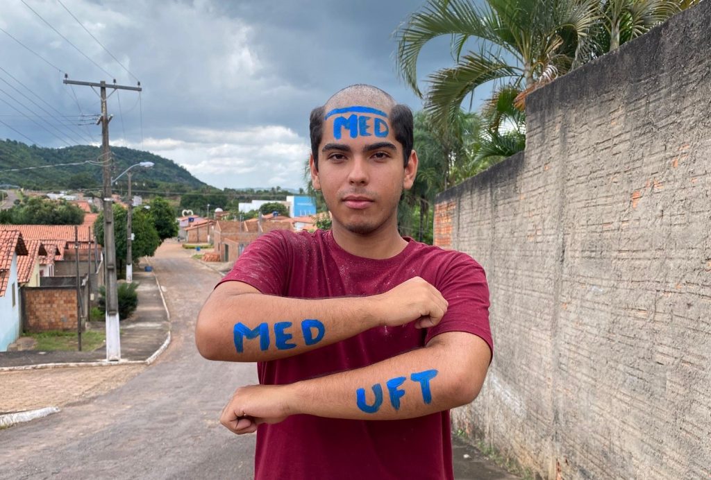 ‘Está dando certo’, comemora jovem de 17 anos que deixou o interior do TO para cursar medicina na federal